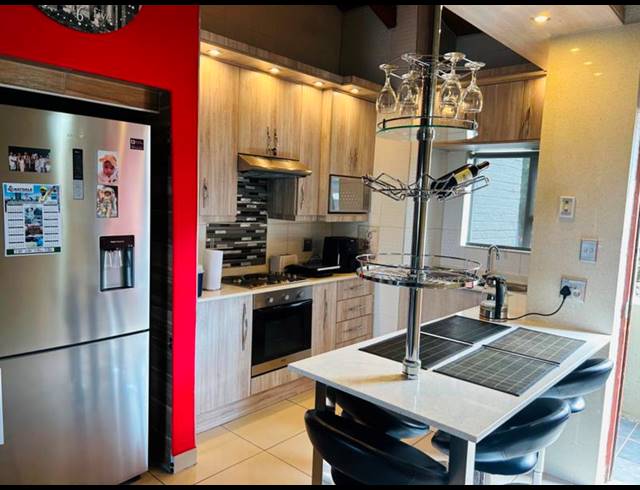 2 BEDROOM APARTMENT FOR SALE IN BRYANSTON